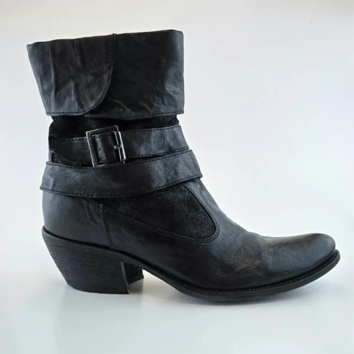 Side view of Vintage Shoes Vero Moda - black leather Western ankle boots with buckle details