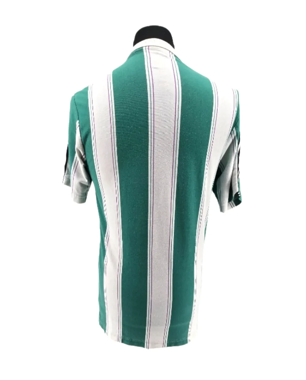 Koszulka Adidas Vintage – detal guzików i dekoltu