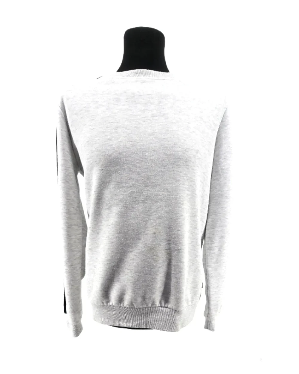 Vorderansicht eines grauen Vintage Pullovers von Pier One mit klassischem Rundhalsausschnitt