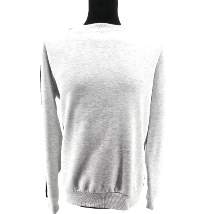 Vorderansicht eines grauen Vintage Pullovers von Pier One mit klassischem Rundhalsausschnitt