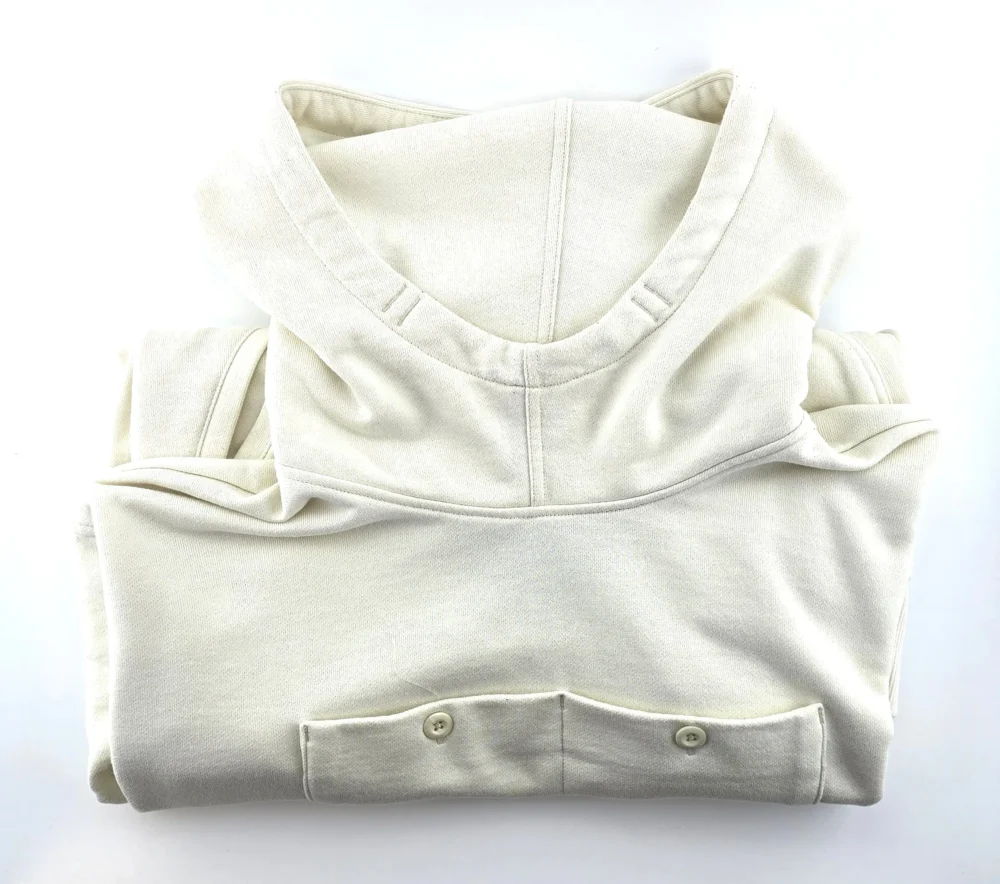 20250325_173434_95_11zon Zusammengelegter Vintage Hoodie mit sichtbarer Rückentasche und Kapuze