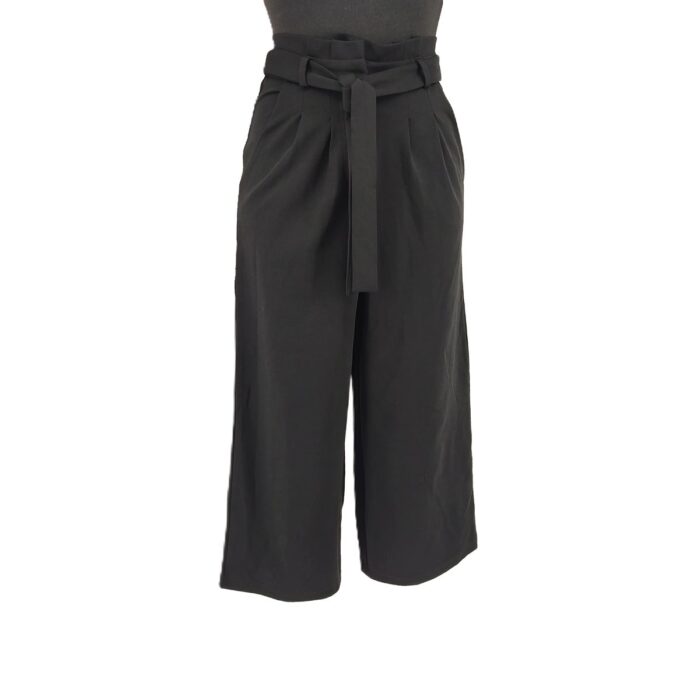 Schwarze JDY Vintage Culotte mit Bindegürtel – Vorderansicht.