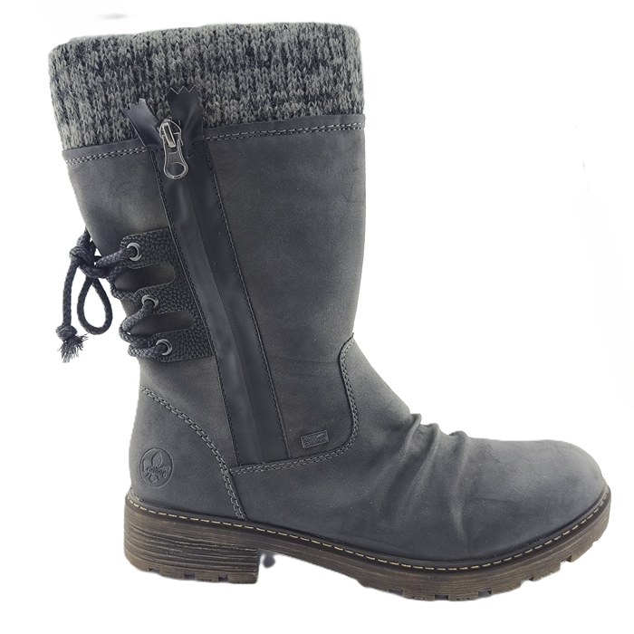 Rieker Vintage Boots in Grau mit Strickbund und warmem Innenfutter – Vorderansicht.
