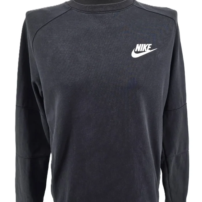 20250607_105646-fotor-20250607202627_5_11zon-scaled-1.webp Schwarzes Nike Vintage Sweatshirt mit Rundhalsausschnitt, Frontansicht