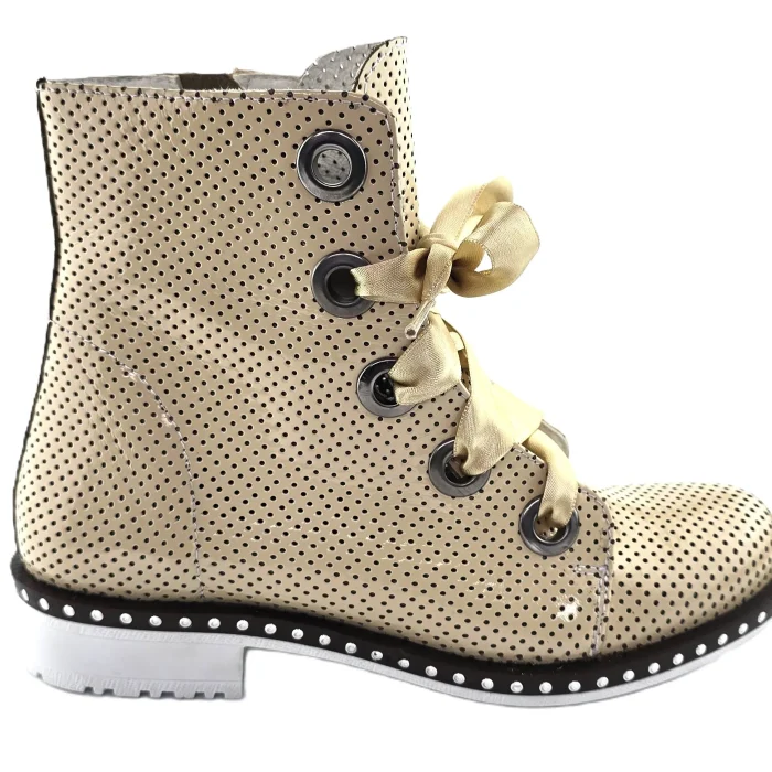 Beige Girotti Vintage Boots mit perforiertem Leder und Satin-Schnürsenkeln, Frontansicht