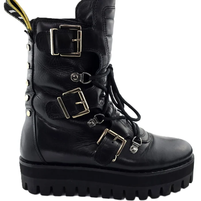 Schwarze Buffalo Vintage Damenstiefel mit Plateausohle und Metallschnallen, Frontansicht