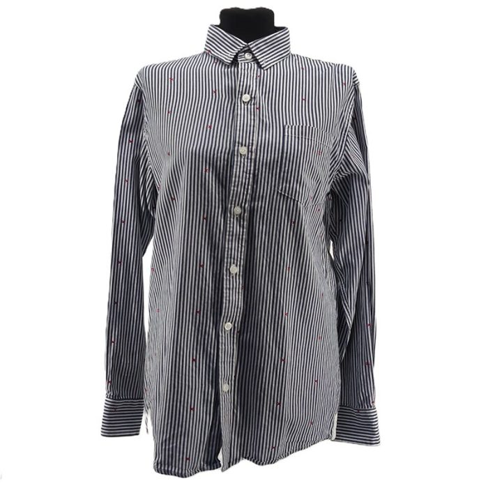 Gestreiftes Wemoto Vintage-Shirt in Navy-Weiß auf weißem Hintergrund