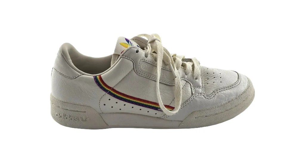 Vintage Damen Sportschuhe Adidas weiß Retro-2010er-Stil Regenbogenstreifen