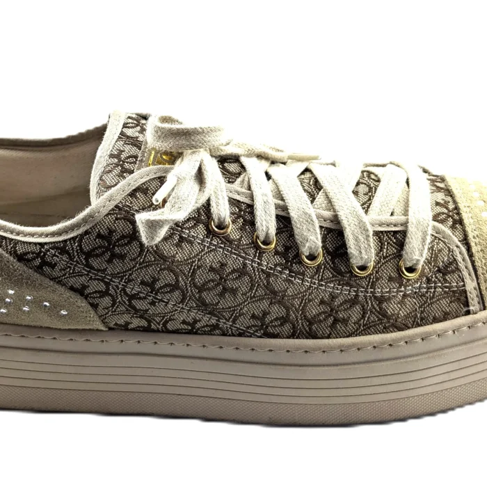 Vintage Guess Damen Sportschuhe beige braun Retro-2010er-Stil Logo-Muster Canvas