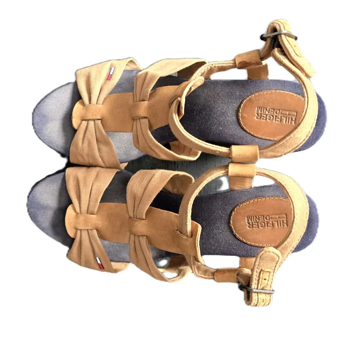 Vintage Tommy Hilfiger Keilsandaletten beige navy Retro-2010er-Stil Schleifendetail vorne