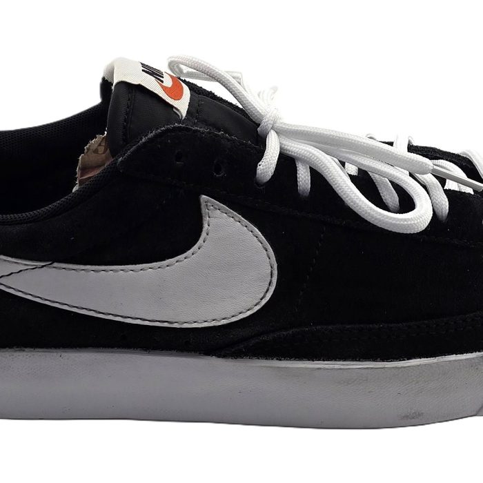 33.jpg Vintage Nike Damen Sportschuhe schwarz Retro-2010er-Stil weißer Swoosh Seite